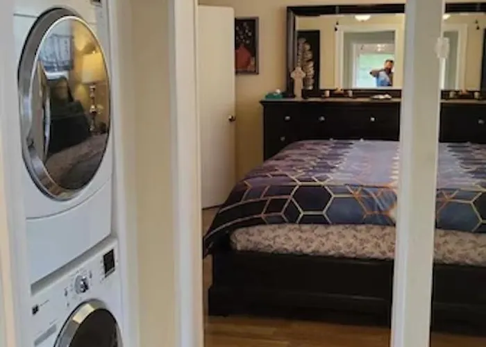 Spacious House Unit,beautifully Furnished 2 Bed 2bath./2min.walk To