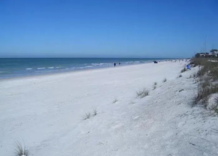 Spacious House Unit,beautifully Furnished 2 Bed 2bath./2min.walk To Clearwater Beach