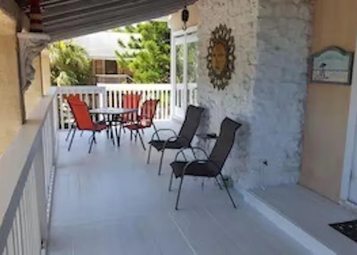 Ferienhaus Spacious House Unit,beautifully Furnished 2 Bed 2bath./2min.walk To