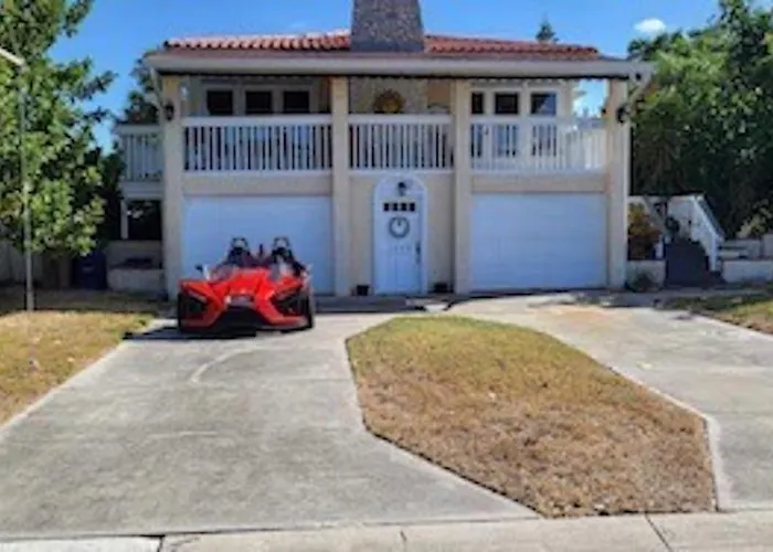 Spacious House Unit,beautifully Furnished 2 Bed 2bath./2min.walk To Clearwater Beach