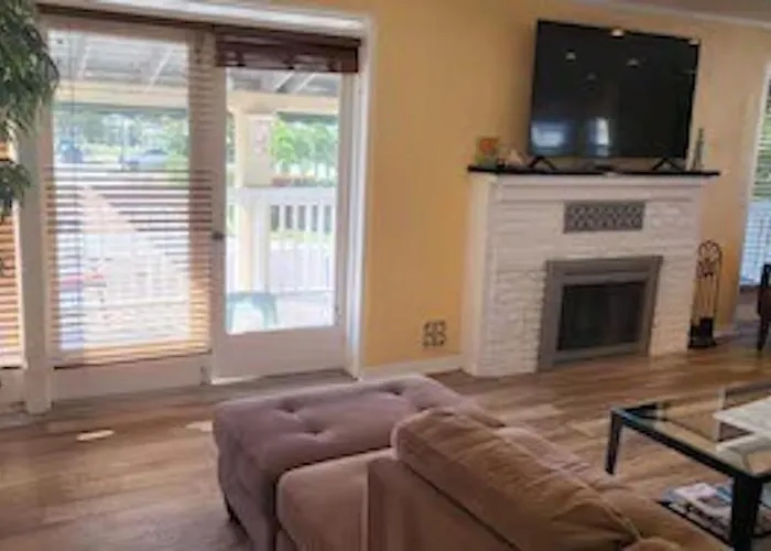 Spacious House Unit,beautifully Furnished 2 Bed 2bath./2min.walk To