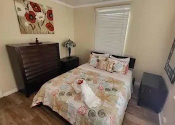 Ferienhaus Spacious House Unit,beautifully Furnished 2 Bed 2bath./2min.walk To Clearwater Beach