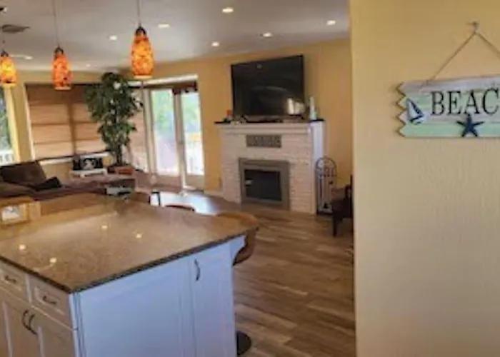 Spacious House Unit,beautifully Furnished 2 Bed 2bath./2min.walk To * Clearwater Beach
