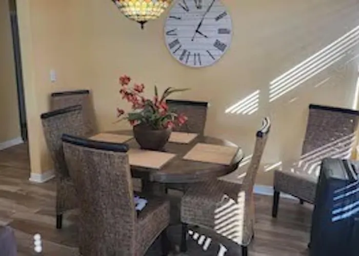 Spacious House Unit,beautifully Furnished 2 Bed 2bath./2min.walk To Ferienhaus