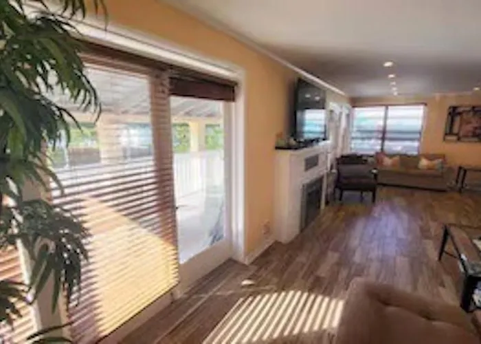 Spacious House Unit,beautifully Furnished 2 Bed 2bath./2min.walk To Ferienhaus *