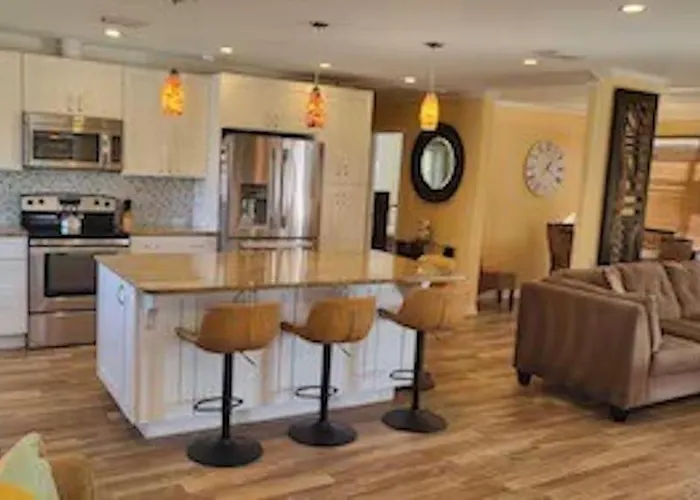 Spacious House Unit,beautifully Furnished 2 Bed 2bath./2min.walk To Ferienhaus